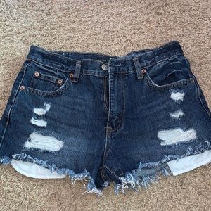 Distressed jeans shorts